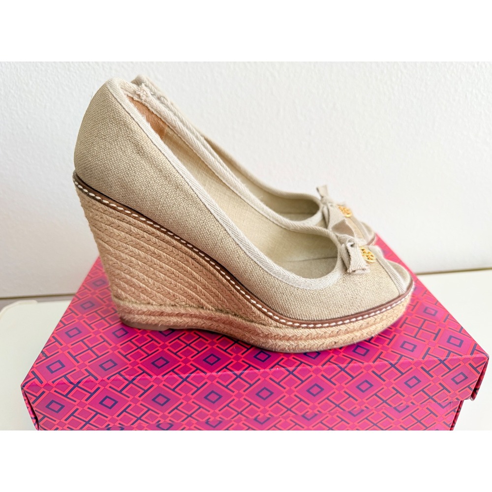 Tory Burch Logo Jackie Espadrille Wedge Sandals Gold Canvas Peep Toe Bow 9 B - Picture 2 of 7